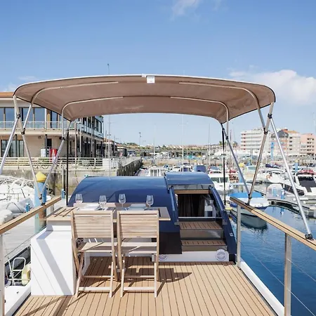 Botel Barco-Apartamento Atlantis *