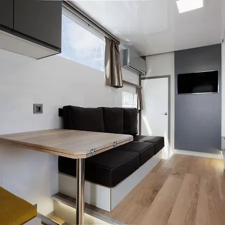 Barco-Apartamento Atlantis