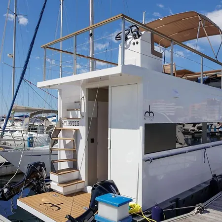 Barco-Apartamento Atlantis Botel *
