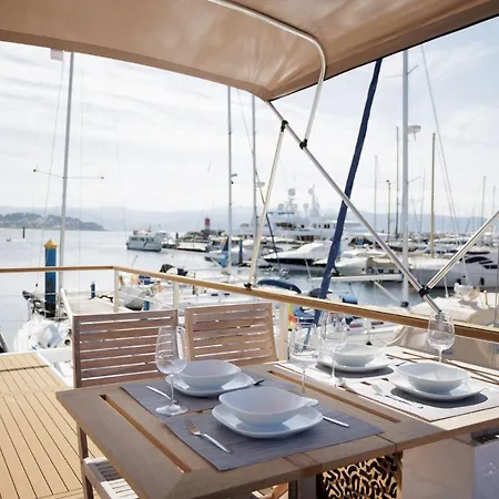 Botel Barco-Apartamento Atlantis *